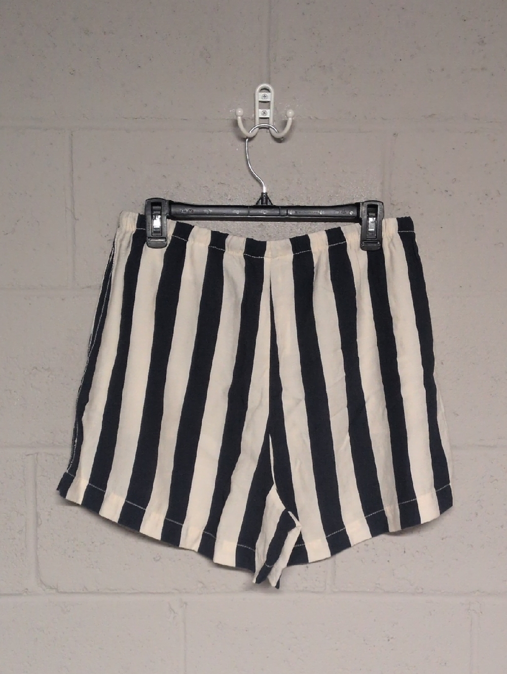 H&M Women’s Vertical Stripe Drawstring Bermuda Shorts, Med, NWT, Coastal - Picture 5 of 8